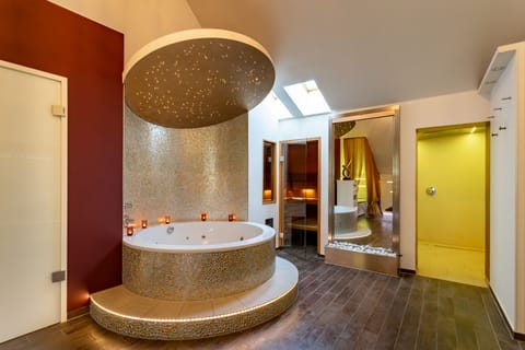 Sauna, hot tub, massages