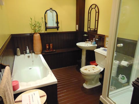 Family Room, Shared Bathroom | Bathroom | Towels