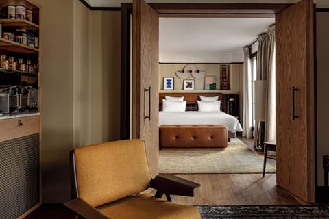 Suite | Premium bedding, minibar, in-room safe, blackout drapes