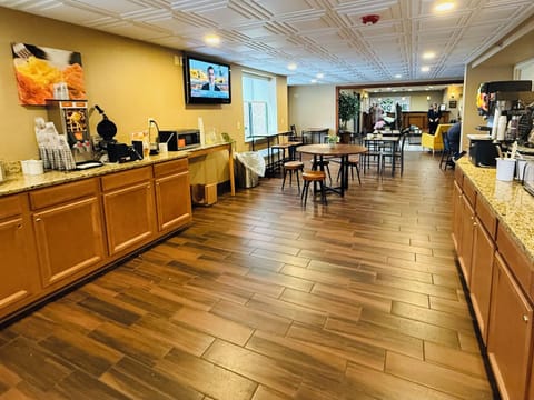 Free daily buffet breakfast