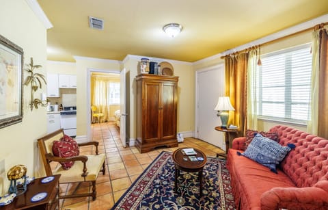 Duplex, 2 Bedrooms, Kitchenette (Carriage House) | Premium bedding, iron/ironing board, free WiFi, bed sheets