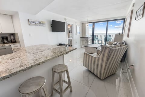 Condo, 2 Bedrooms, Balcony, Beachfront (308) | Bathroom | Towels
