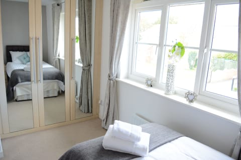 Executive House, 3 Bedrooms | 3 bedrooms, iron/ironing board, free WiFi, bed sheets