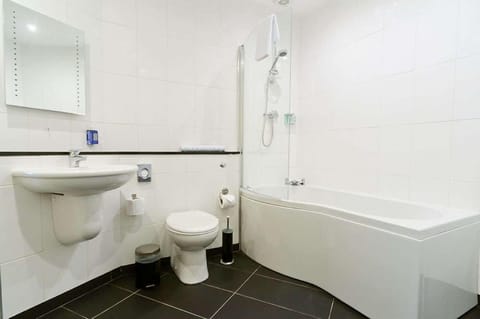 Standard Double Room | Bathroom | Hair dryer, towels