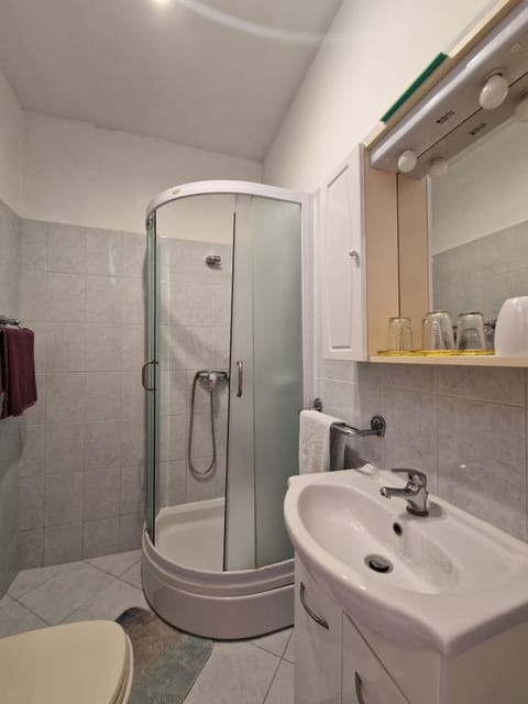 Superior Double Room, 1 Queen Bed with Sofa bed, Terrace, Sea View | Bathroom | Free toiletries, hair dryer, slippers, towels