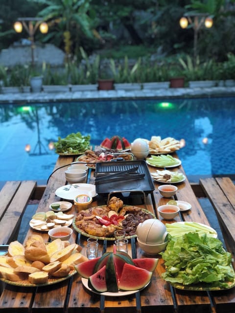 Breakfast, lunch and dinner served