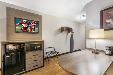 Superior Room, 1 King Bed (Smoke Free) | In-room safe, desk, blackout drapes, iron/ironing board