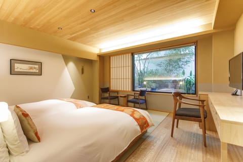 Comfort Twin Room with Japanese Garden, Non Smoking | Hypo-allergenic bedding, free minibar, in-room safe