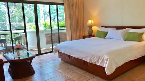 Luxury Room | Premium bedding, in-room safe, desk, iron/ironing board