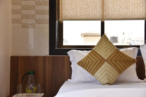 Premium bedding, desk, soundproofing, free WiFi
