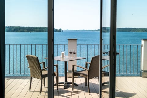 Room, Lakeside | Balcony