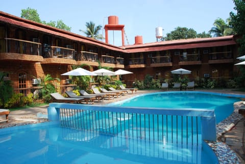 Outdoor pool, sun loungers