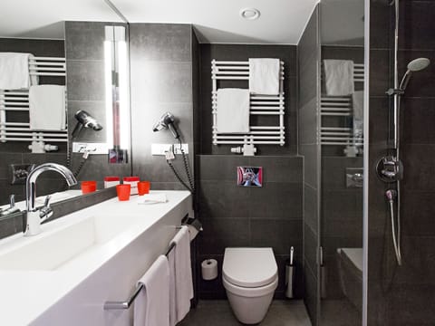 Standard Room | Bathroom | Free toiletries, hair dryer, towels