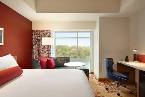 Room, 1 King Bed, Harbor View | Premium bedding, in-room safe, desk, laptop workspace