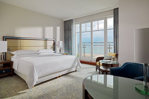 Executive Room, 1 Double Bed, Sea View | Premium bedding, minibar, in-room safe, desk