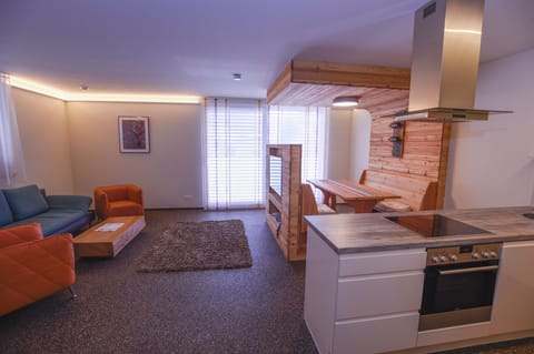 Traditional Apartment, 2 Bedrooms | Private kitchen | Fridge, microwave, oven, stovetop