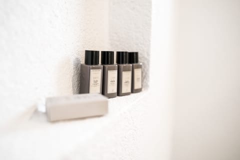 Comfort Triple Room | Bathroom | Shower, free toiletries, hair dryer, bathrobes