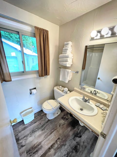 Standard Double Room, 2 Queen Beds, Refrigerator & Microwave | Bathroom | Combined shower/tub, free toiletries, towels