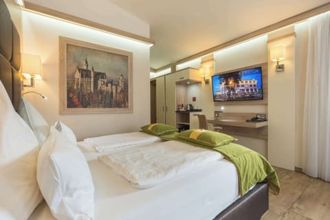 1 bedroom, hypo-allergenic bedding, down comforters, minibar