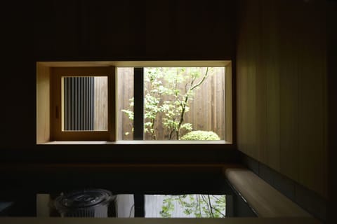 Whole Rent Town House | Bathroom | Separate tub and shower, free toiletries, hair dryer, bidet
