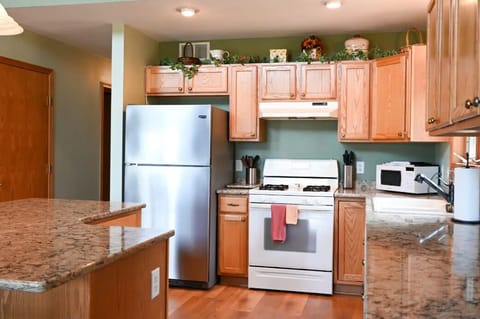 Gunflint Lake Home #28 (3 Bedroom) | Private kitchen | Coffee/tea maker, paper towels