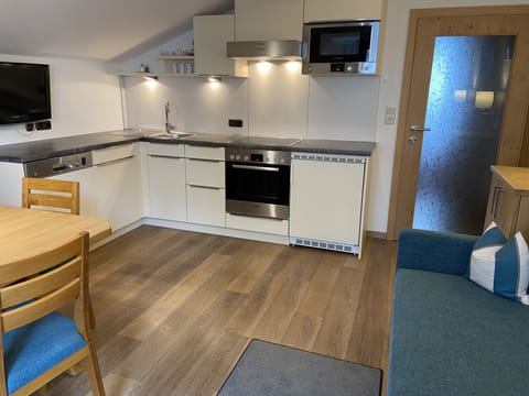 Apartment, 2 Bedrooms, Balcony, Mountain View | Private kitchen | Fridge, microwave, oven, stovetop