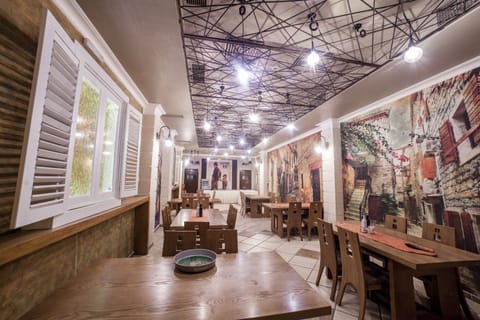 Breakfast, lunch, dinner served; international cuisine