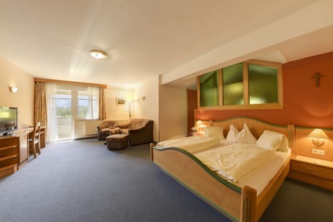 Family Suite, Balcony | Premium bedding, in-room safe, desk, iron/ironing board