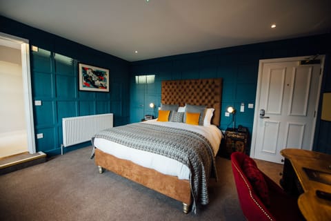 Deluxe Double Room | Desk, iron/ironing board, free WiFi, bed sheets