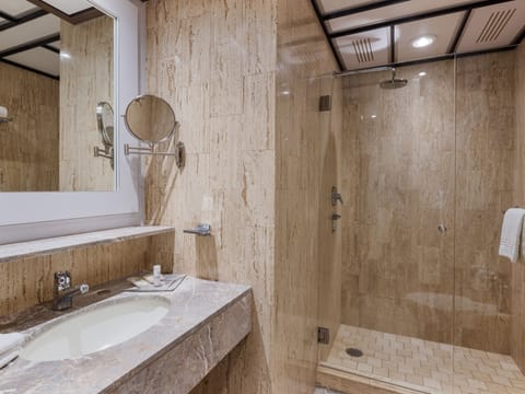 Eco-friendly toiletries, hair dryer, towels