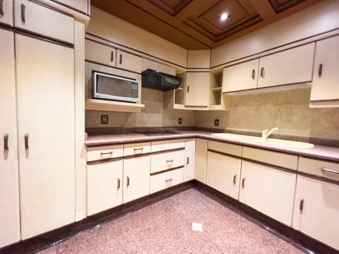 Presidential Suite | Private kitchen | Coffee/tea maker, eco-friendly cleaning products