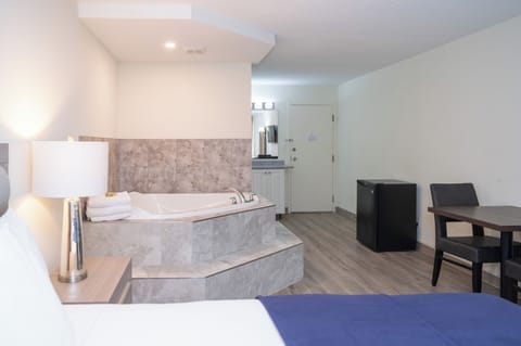 Room, 1 Queen Bed (Heart Shaped Jacuzzi) | Premium bedding, Select Comfort beds, desk, blackout drapes