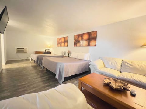 Comfort Double Room, 2 Queen Beds | Free WiFi, bed sheets