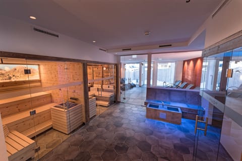 Sauna, steam room