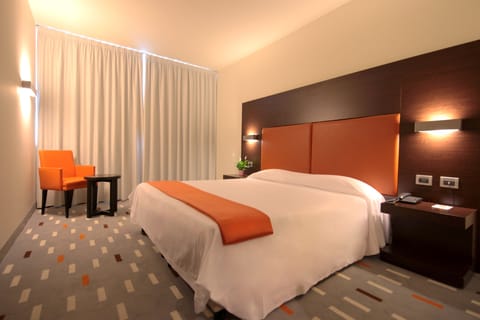 Standard Double or Twin Room | Minibar, in-room safe, desk, soundproofing