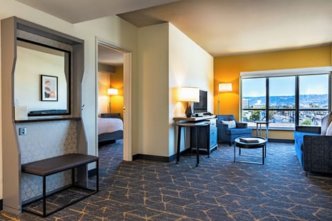Suite, 1 King Bed | In-room safe, desk, blackout drapes, iron/ironing board
