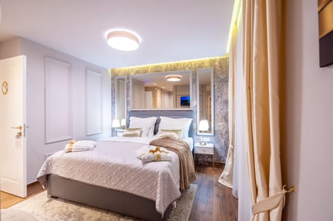 Deluxe Room, 1 Bedroom, Private Bathroom | Premium bedding, memory foam beds, minibar, in-room safe