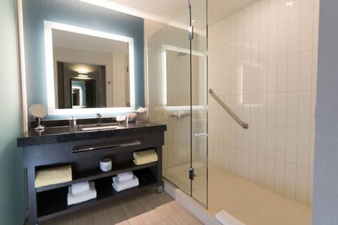 Premium bedding, in-room safe, desk, iron/ironing board