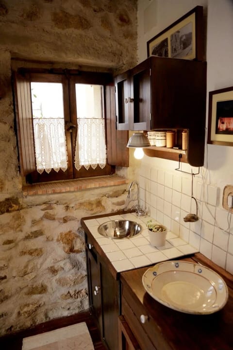 Panoramic Suite, 1 Bedroom, Terrace, Valley View | Private kitchen | Stovetop, cookware/dishes/utensils