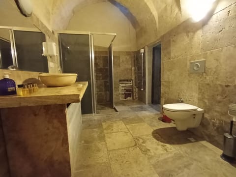 Family Studio, 2 Bedrooms | Bathroom | Shower, free toiletries, hair dryer, slippers