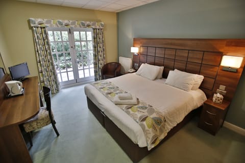 Standard Double Room | Individually decorated, individually furnished, desk, blackout drapes