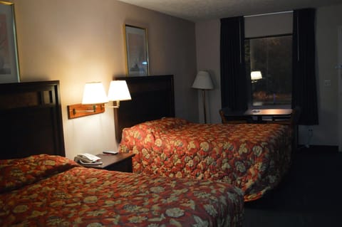 Double Room | Desk, iron/ironing board, WiFi, bed sheets