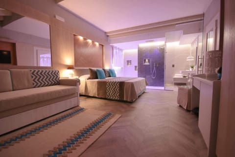 Deluxe Double Room, Hot Tub (Spa access) | Premium bedding, minibar, in-room safe, desk