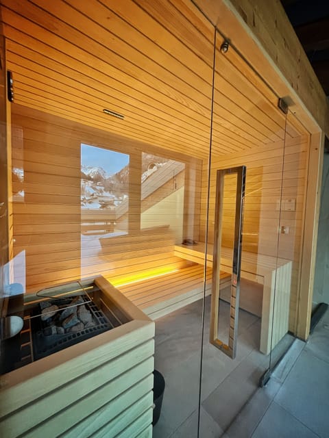 Sauna, steam room