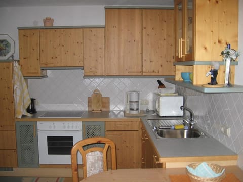 Stovetop, cookware/dishes/utensils