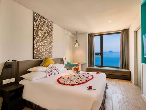 Premium bedding, minibar, in-room safe, desk