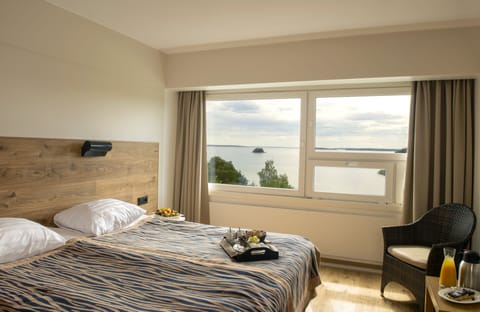 Hypo-allergenic bedding, iron/ironing board, free WiFi, bed sheets