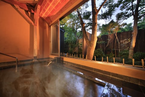 Indoor spa tub