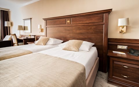 Premium bedding, in-room safe, desk, soundproofing