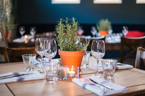 Standard Double Room, Ensuite | Restaurant
